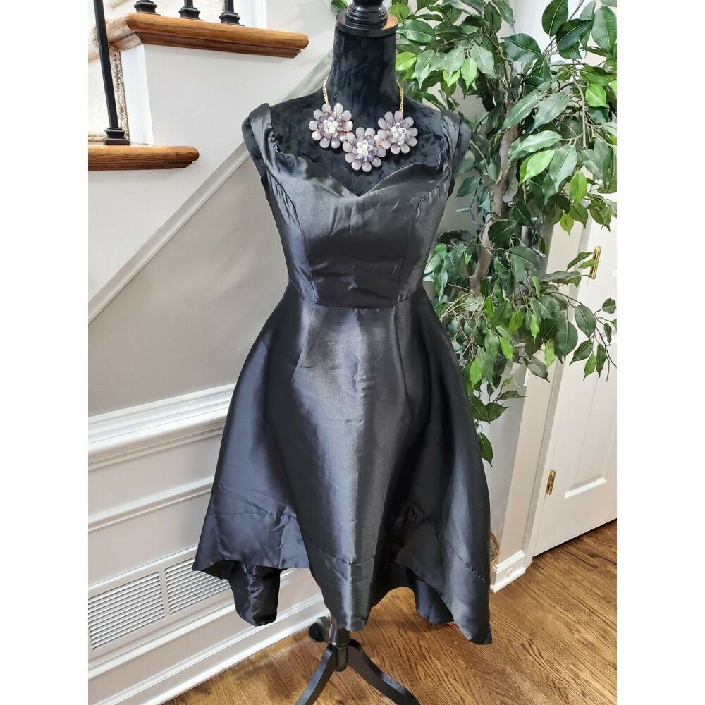 Boutique Banjul Women Solid Black 100% Polyester Sleeveless Knee Length Dress M